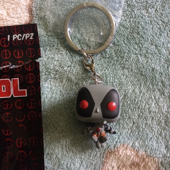 deadpool mystery pocket pop keychain